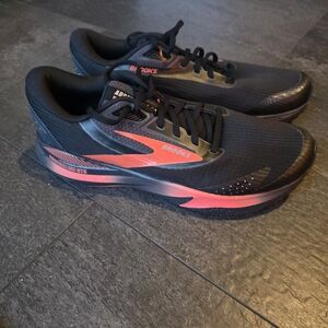 Brooks Adrenaline 24 Weatherized (044 - Black/Ebony/Hot Coral) size 12 Womans